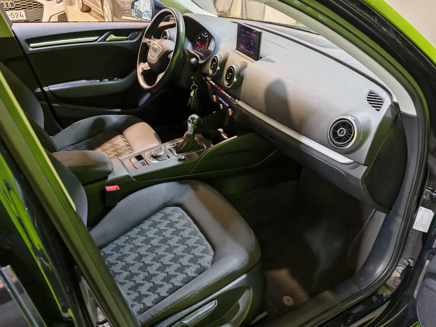 car-image