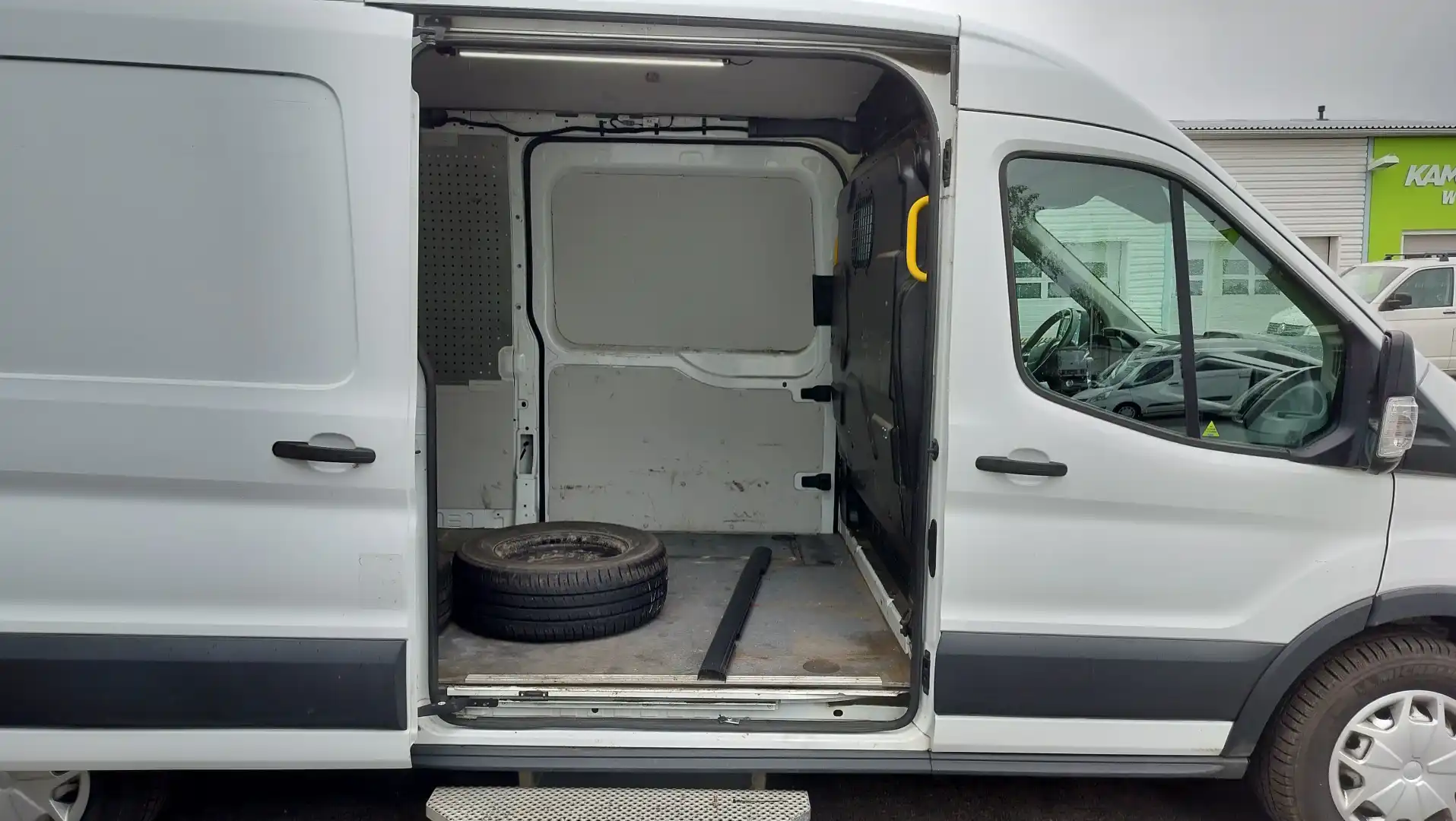 car-image