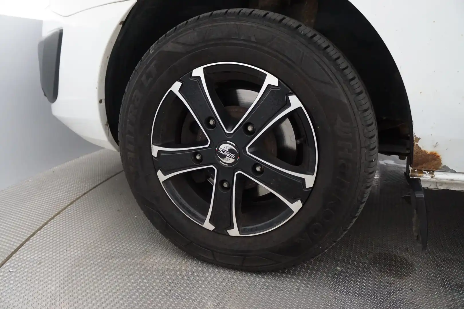car-image