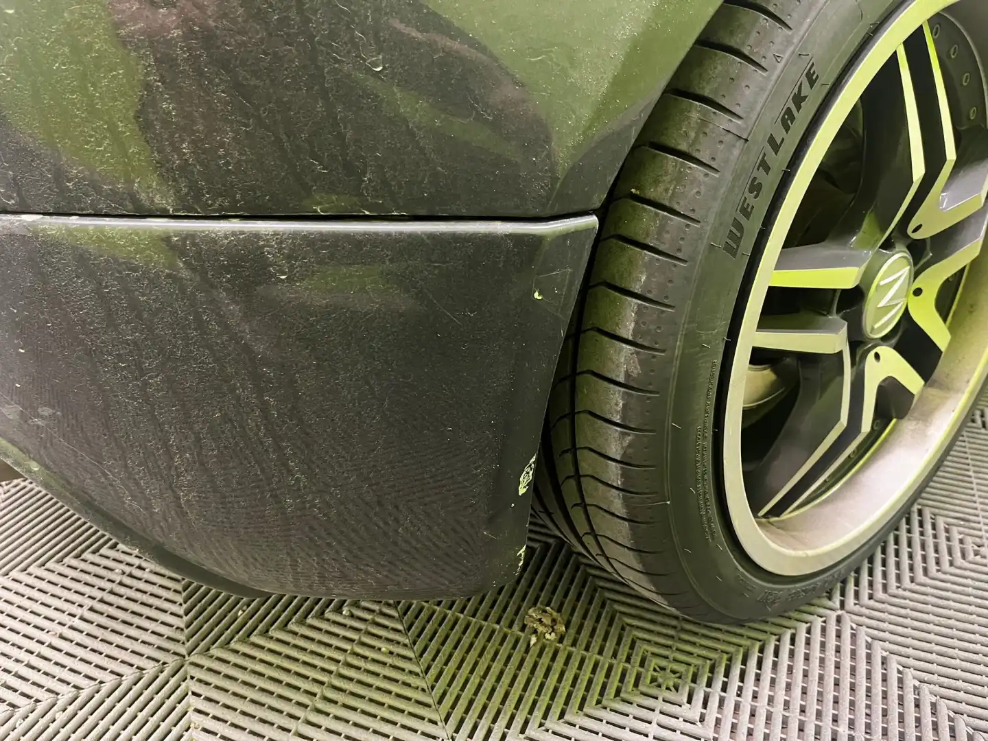 car-image