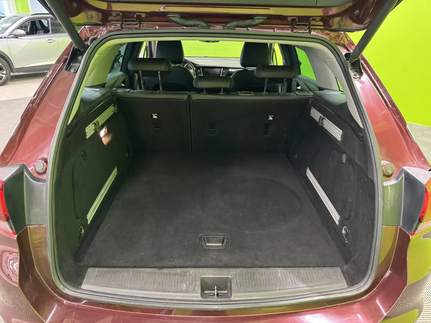 car-image