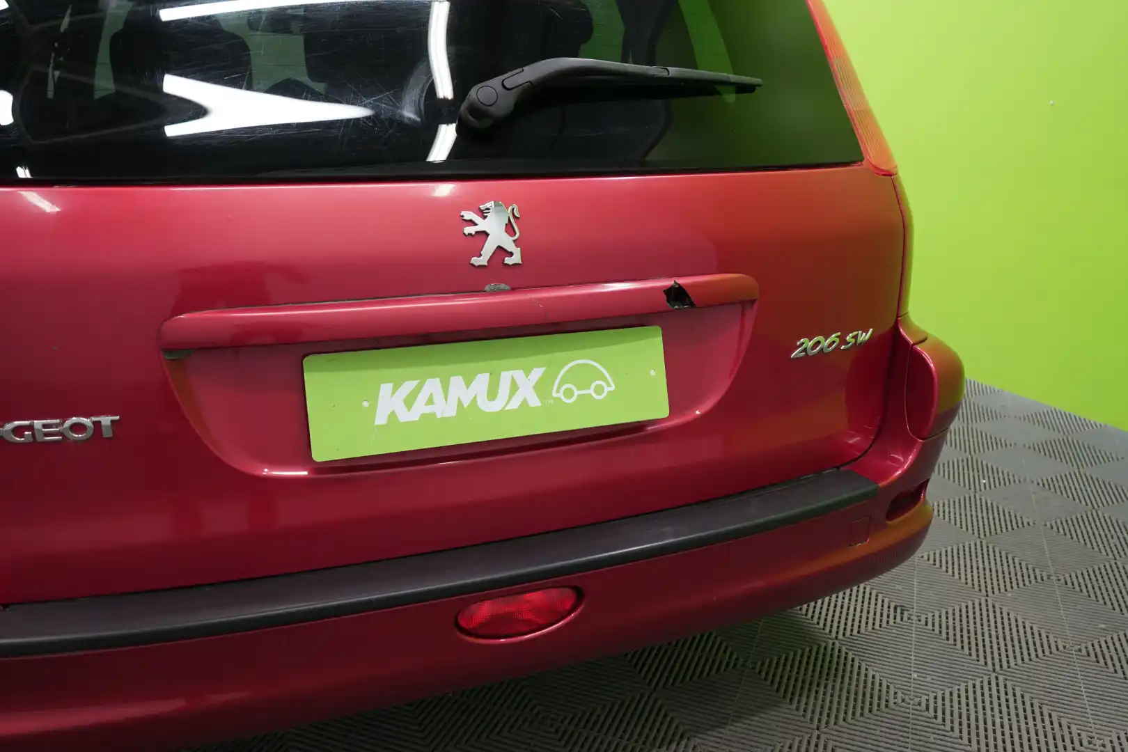 car-image