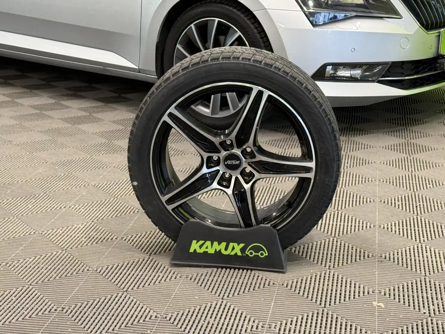 car-image