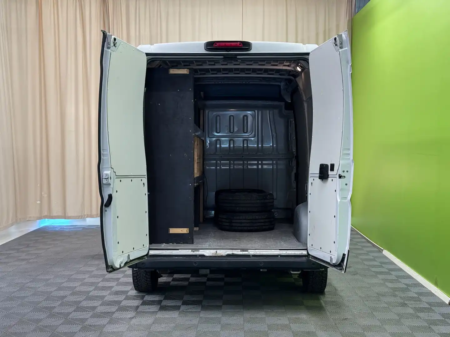 car-image