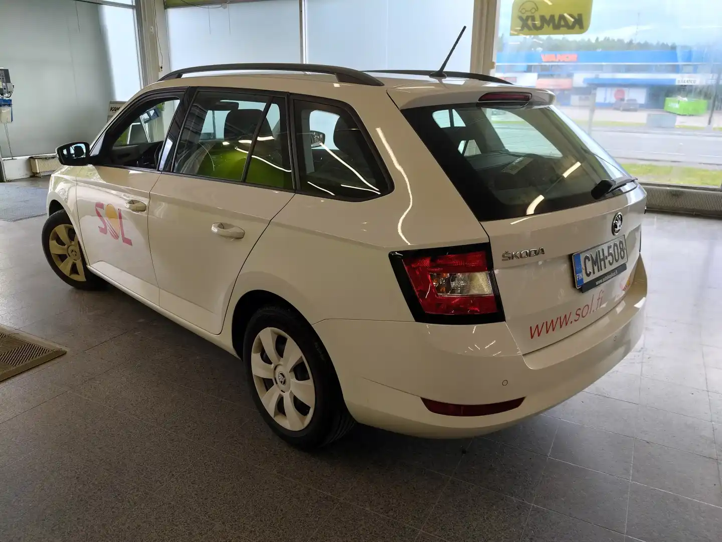 car-image