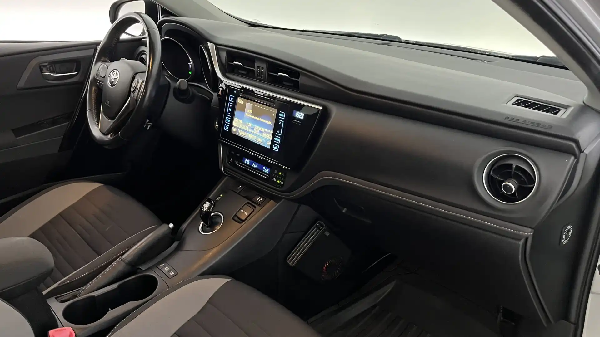 car-image