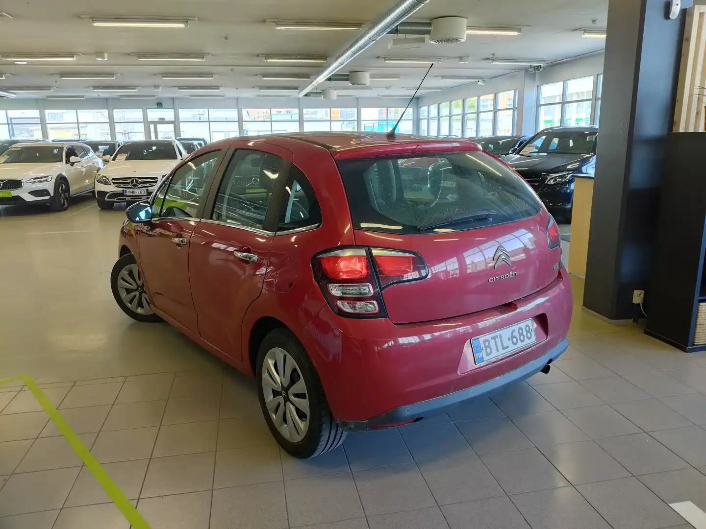 car-image