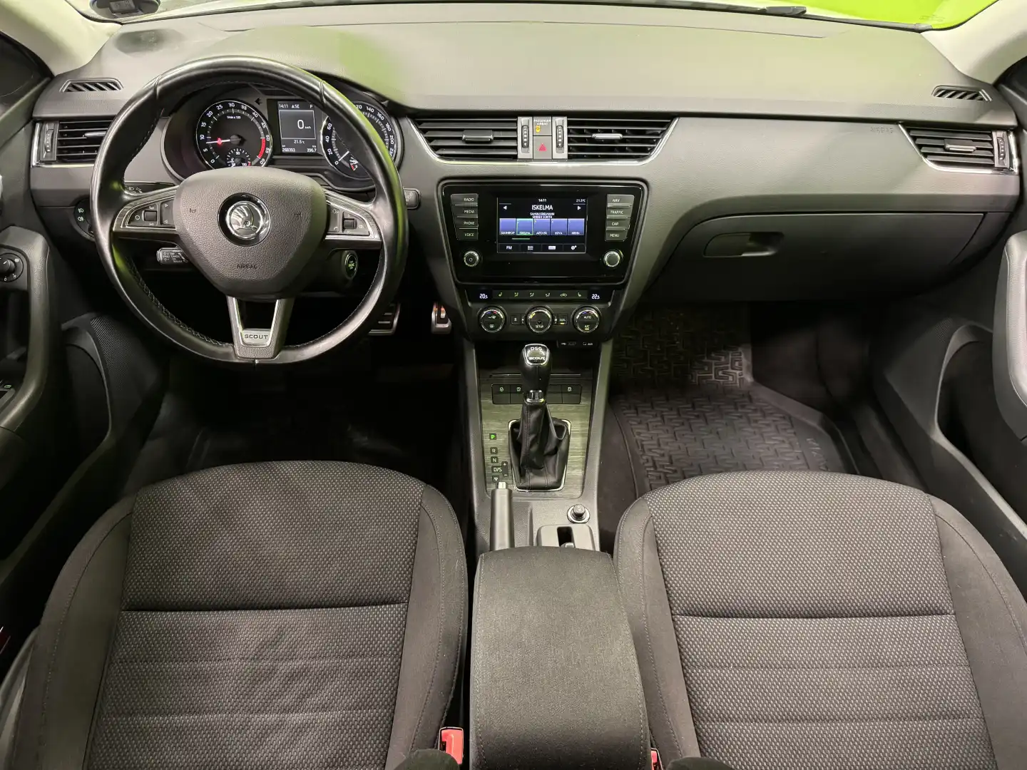 car-image