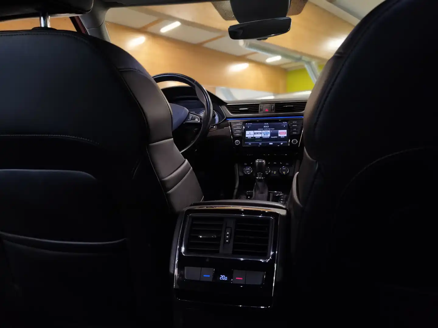 car-image