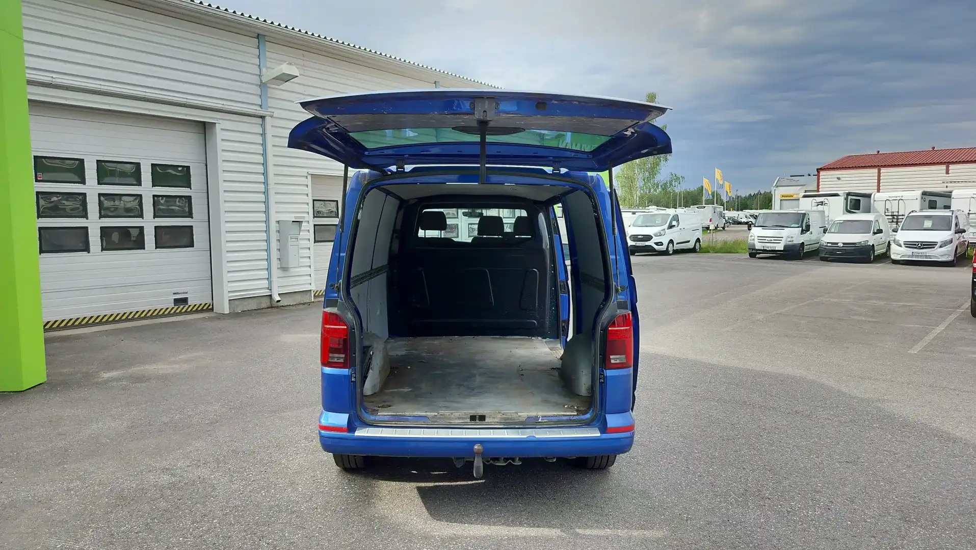 car-image