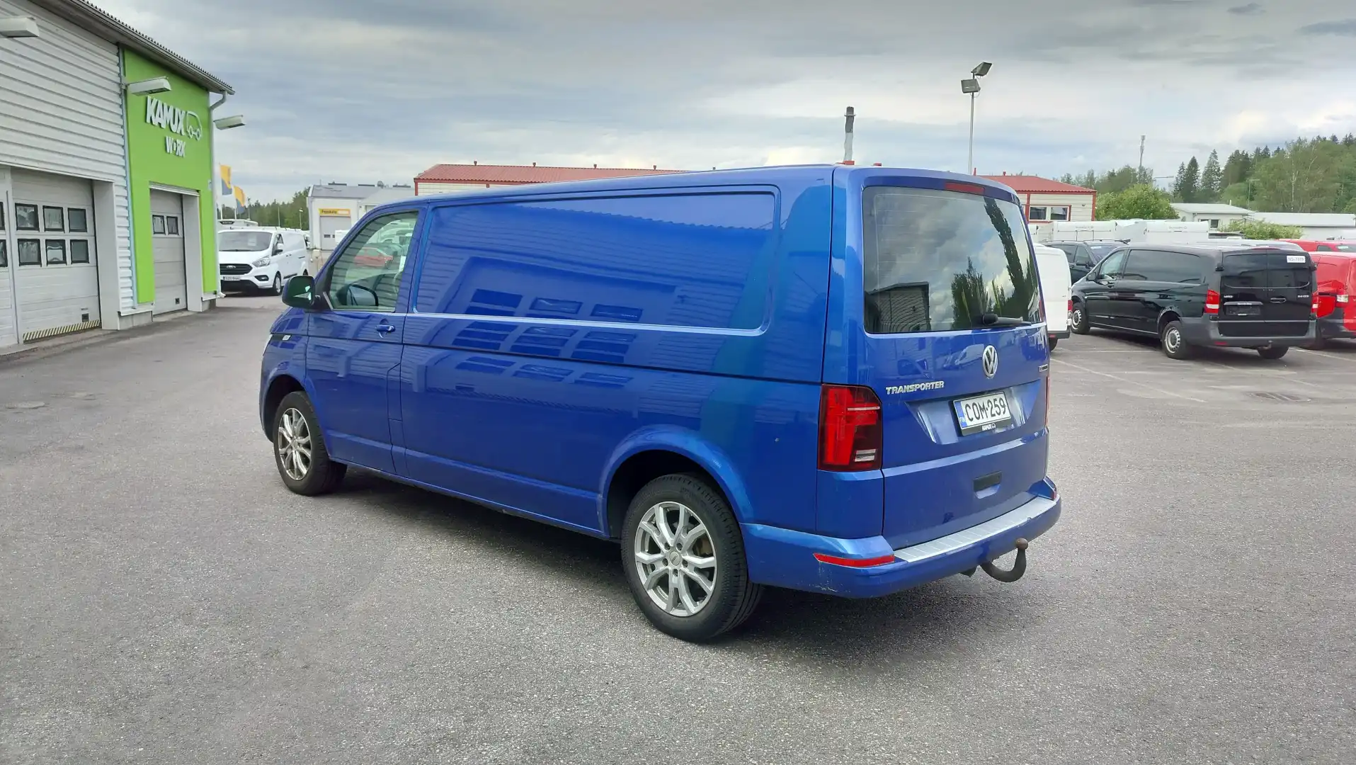car-image
