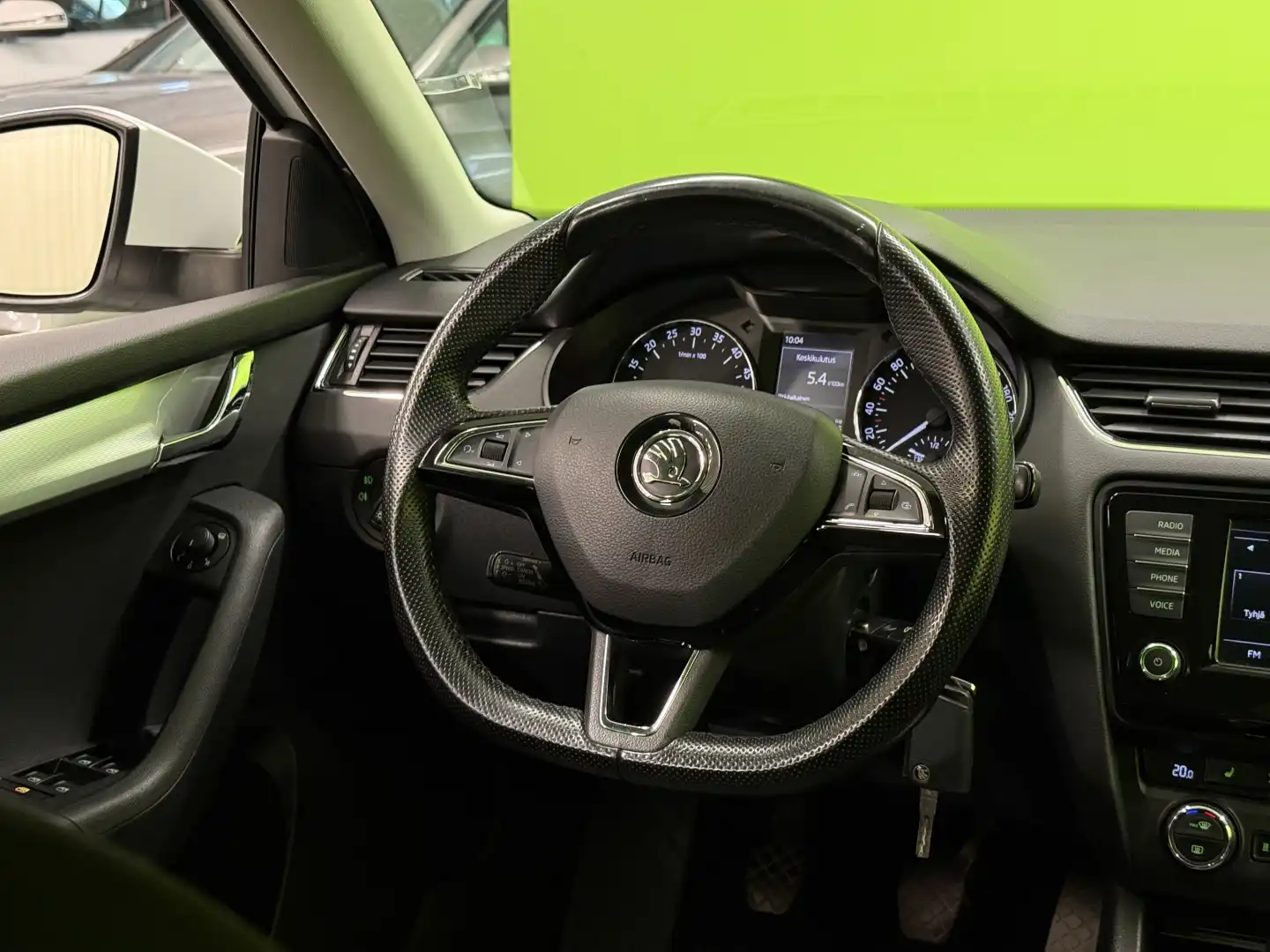 car-image