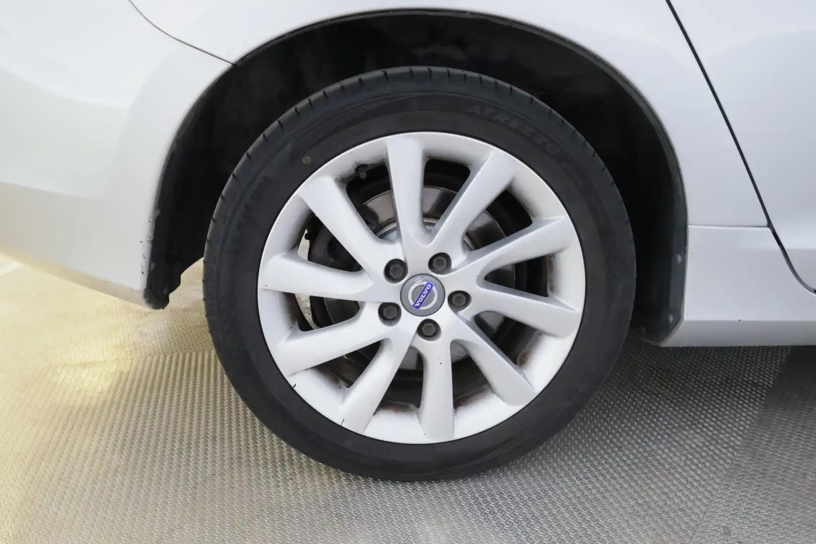 car-image