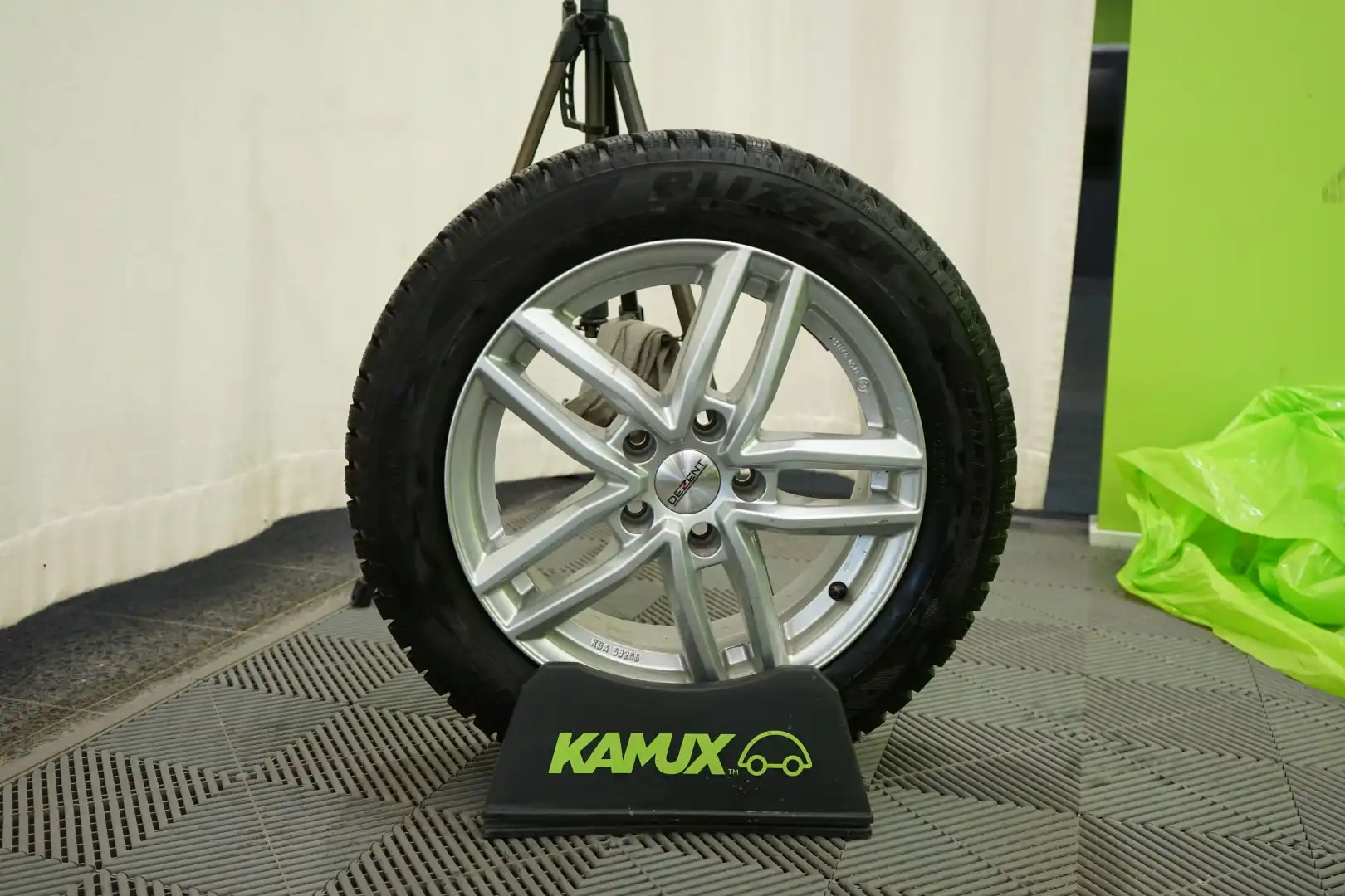 car-image
