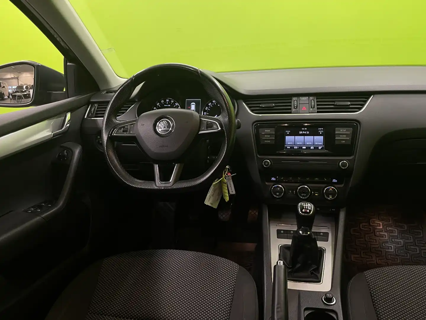 car-image