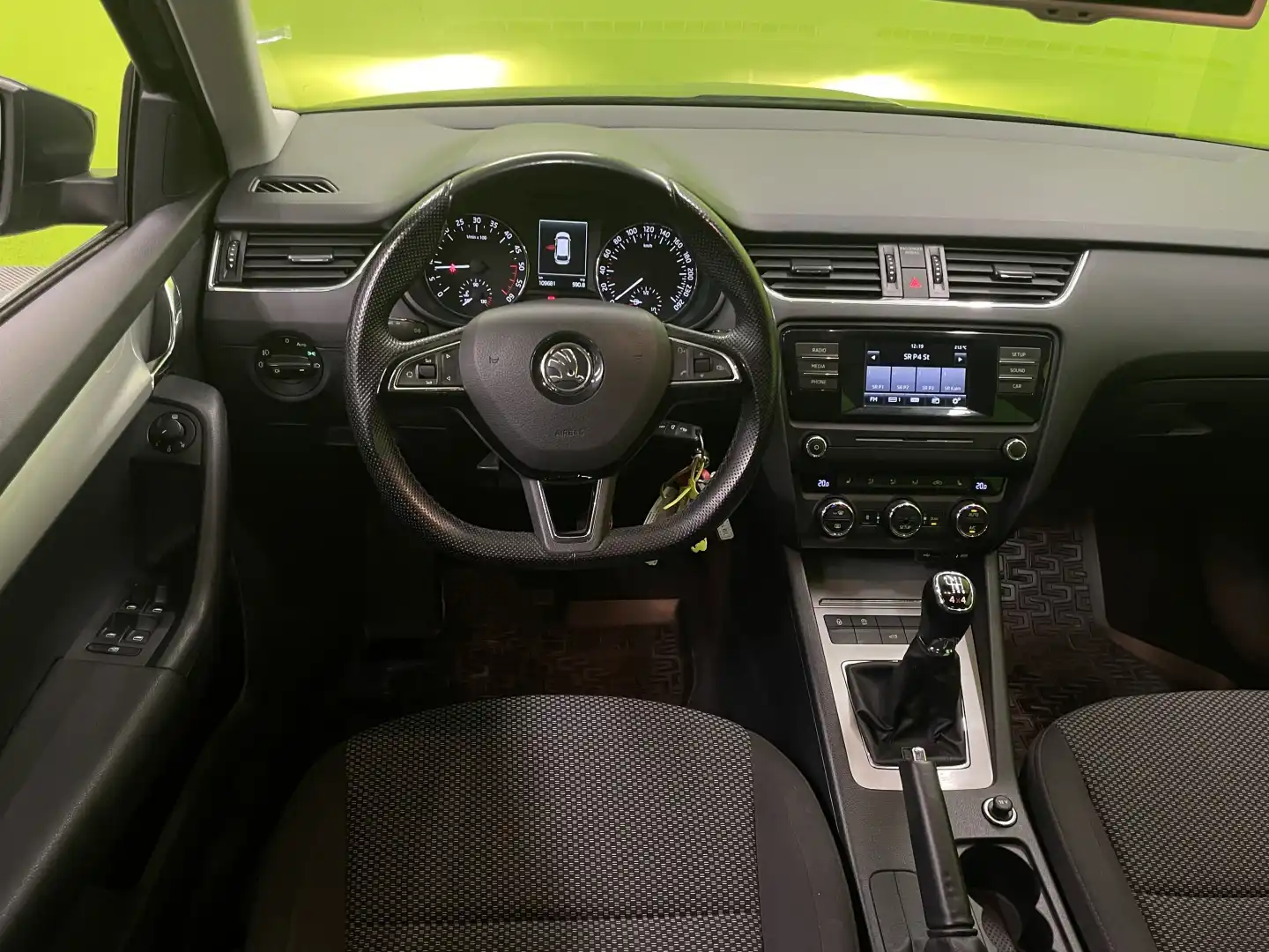 car-image