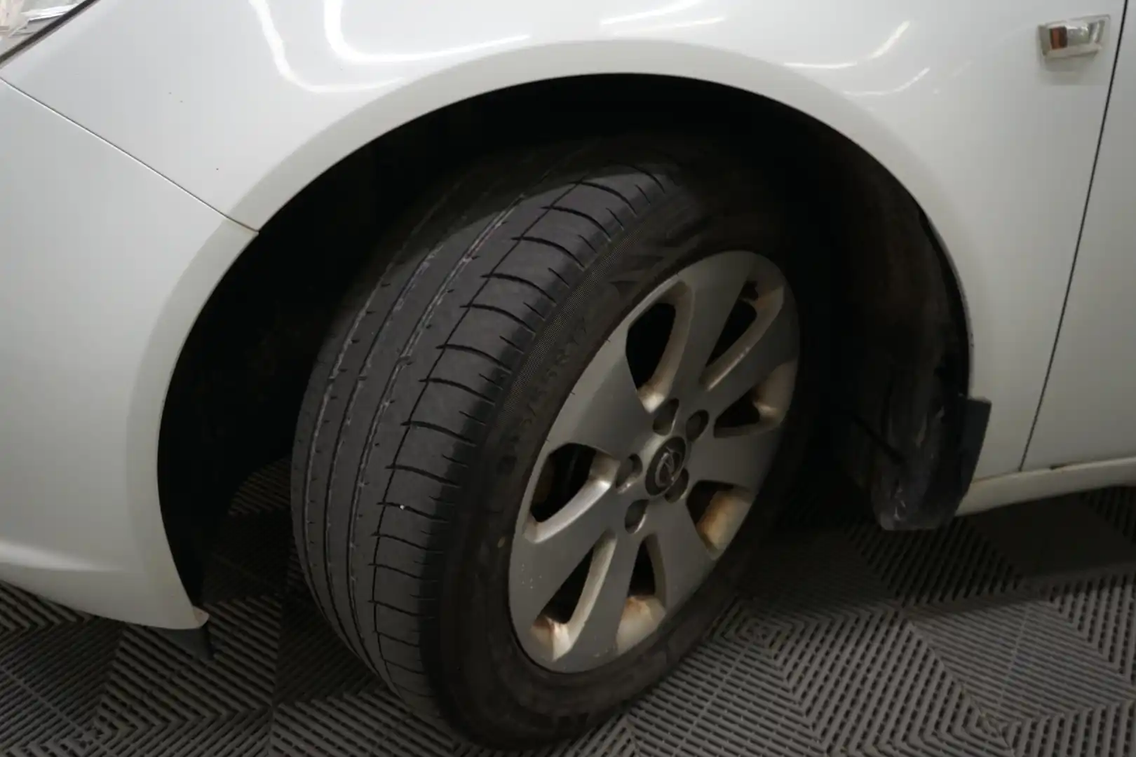 car-image