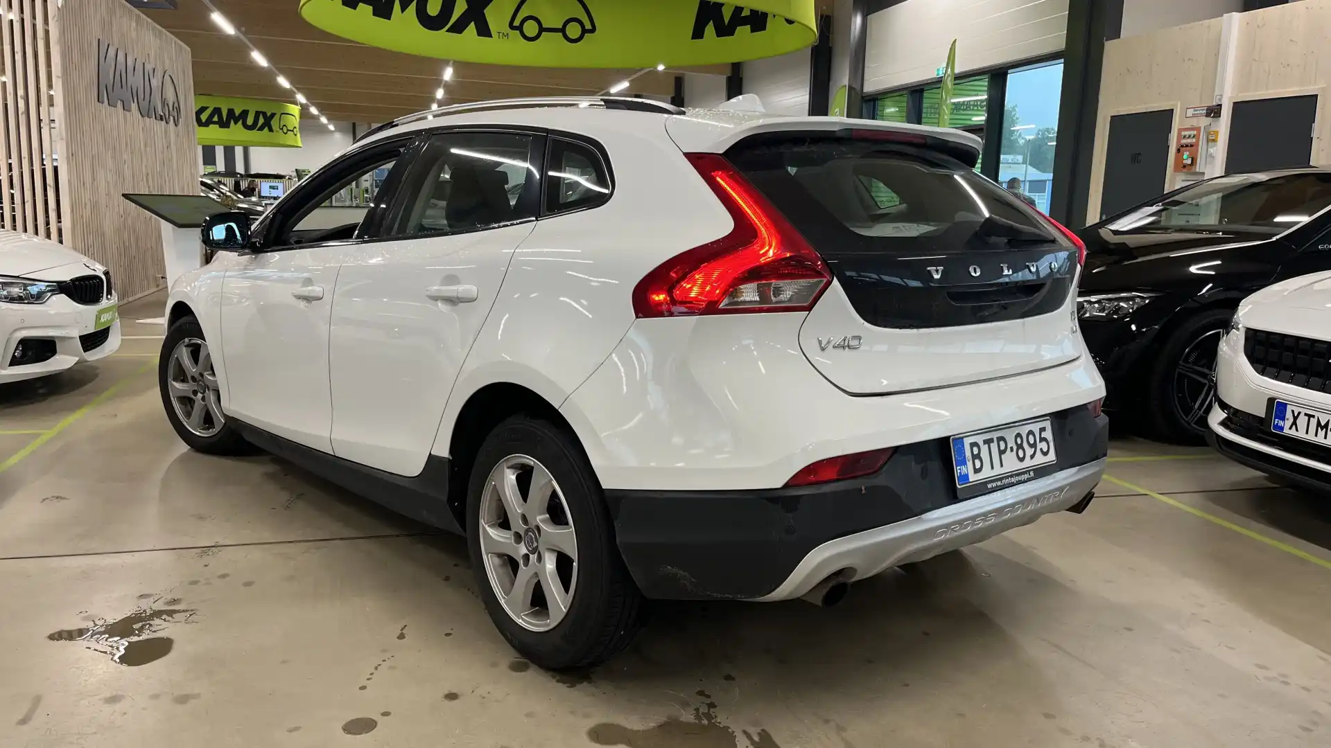 car-image