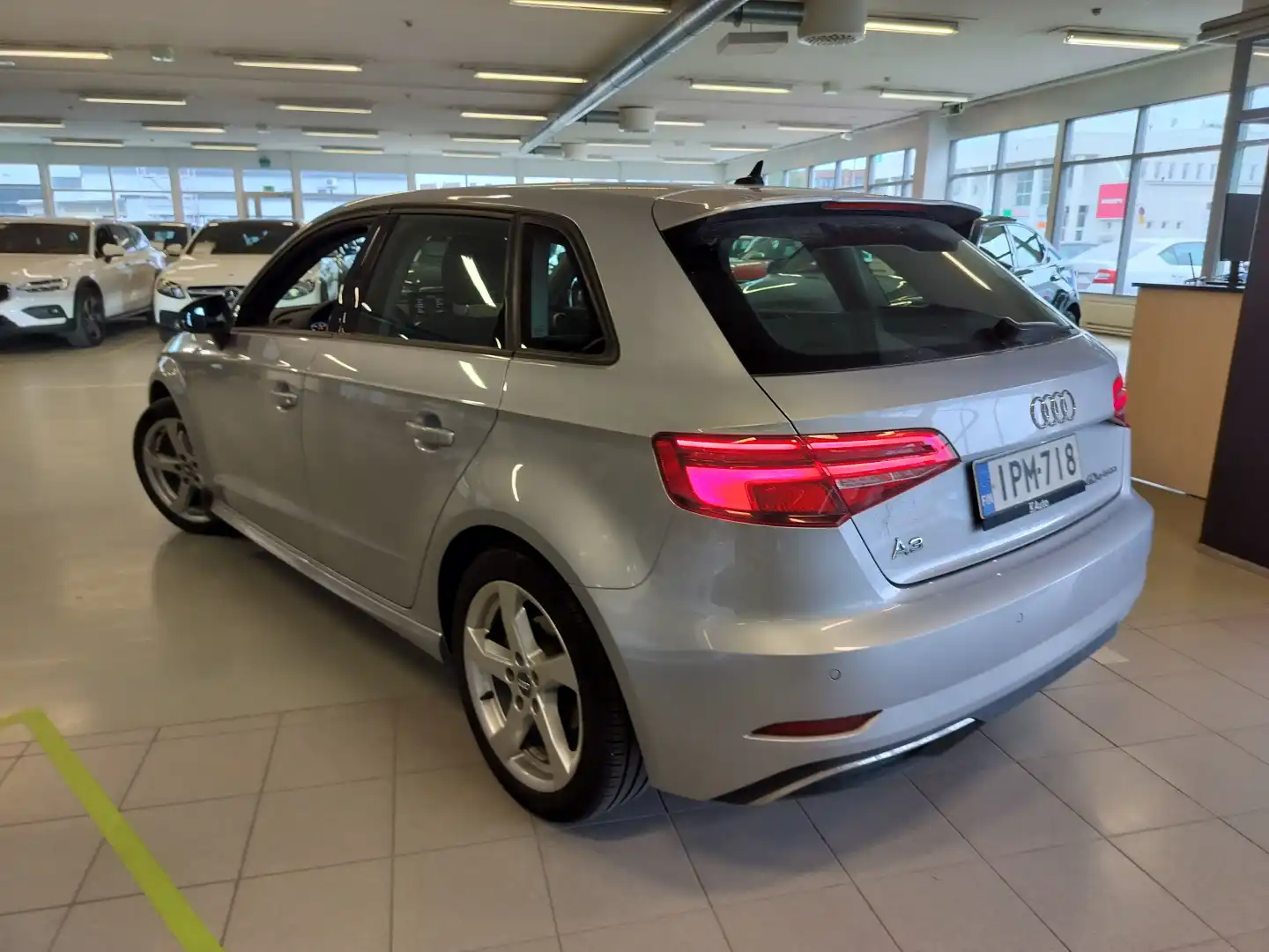 car-image