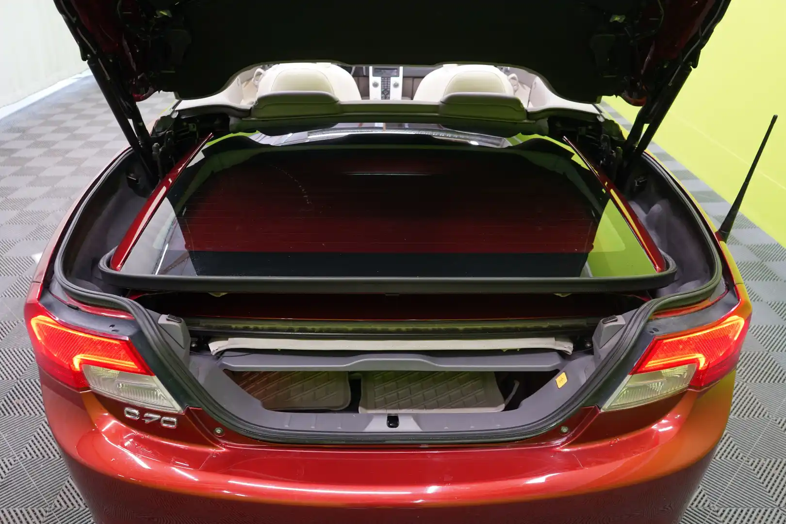 car-image