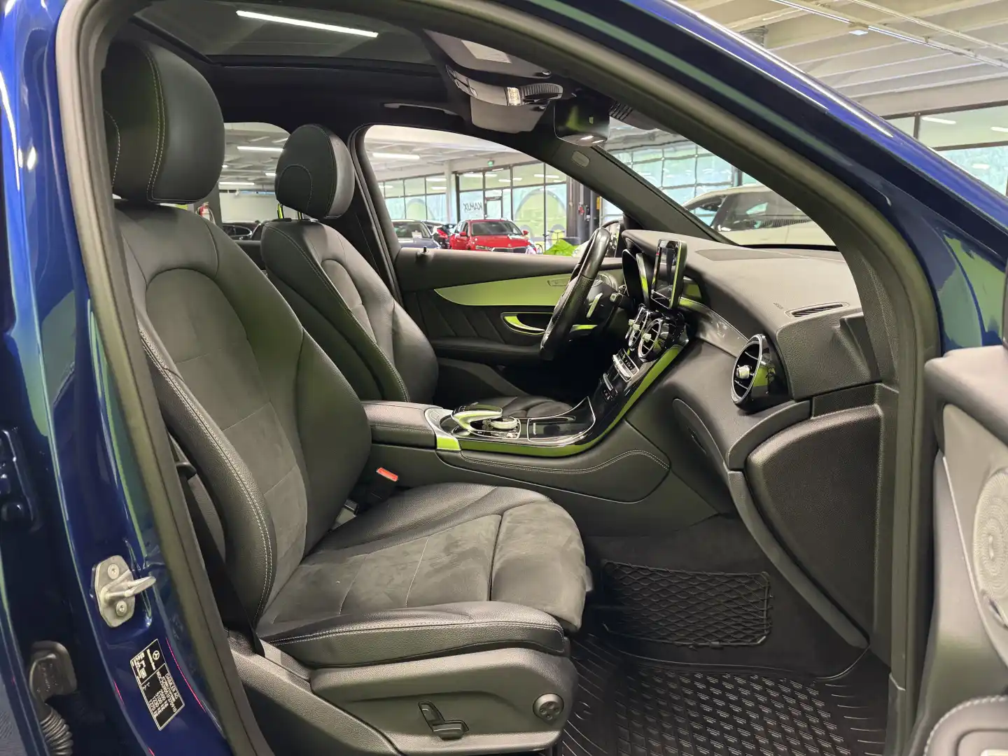 car-image