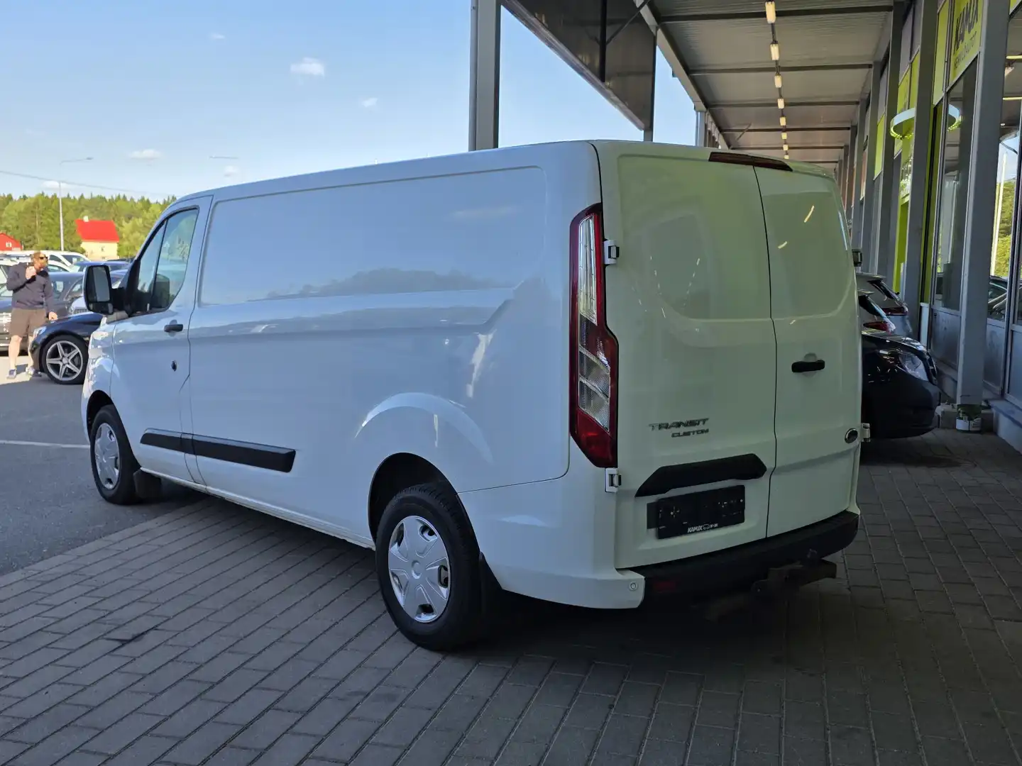 car-image