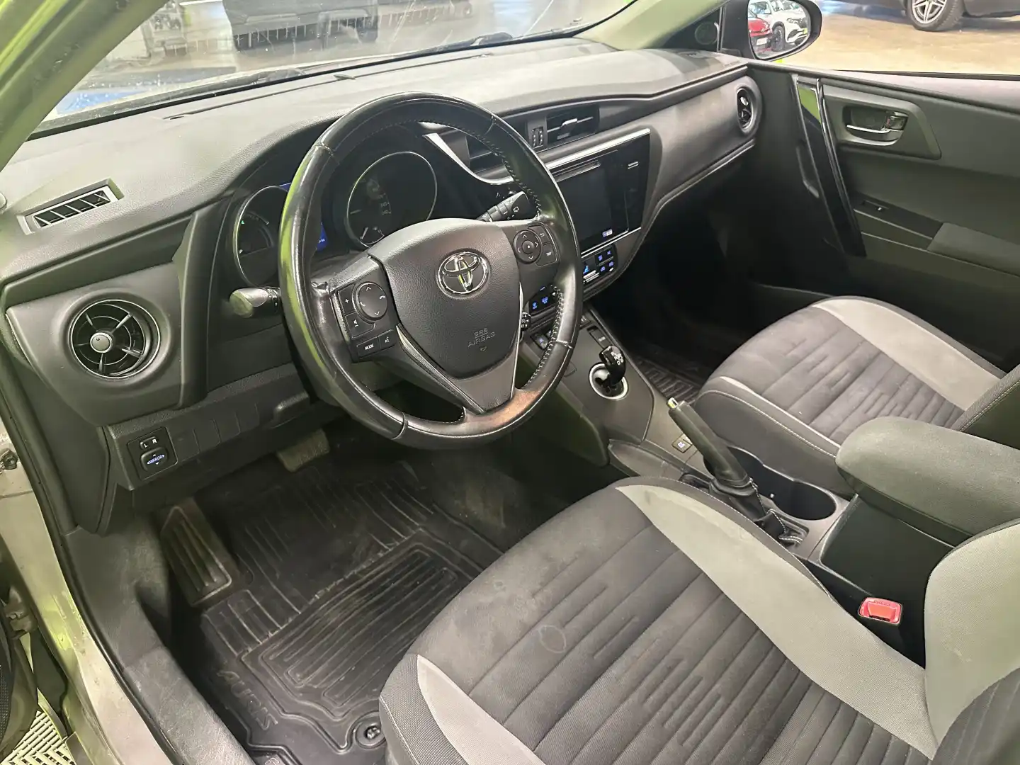 car-image