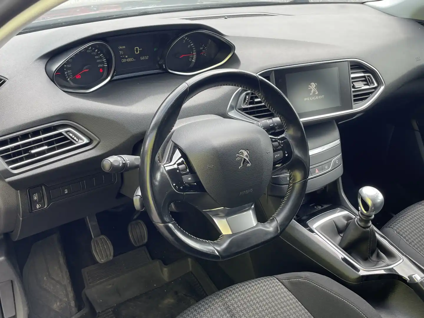 car-image