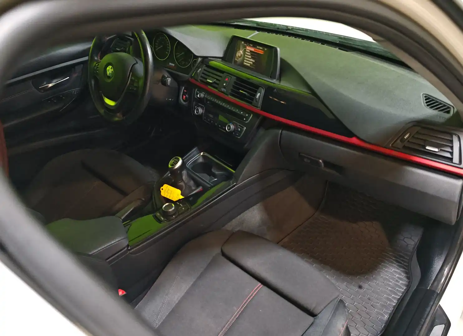 car-image