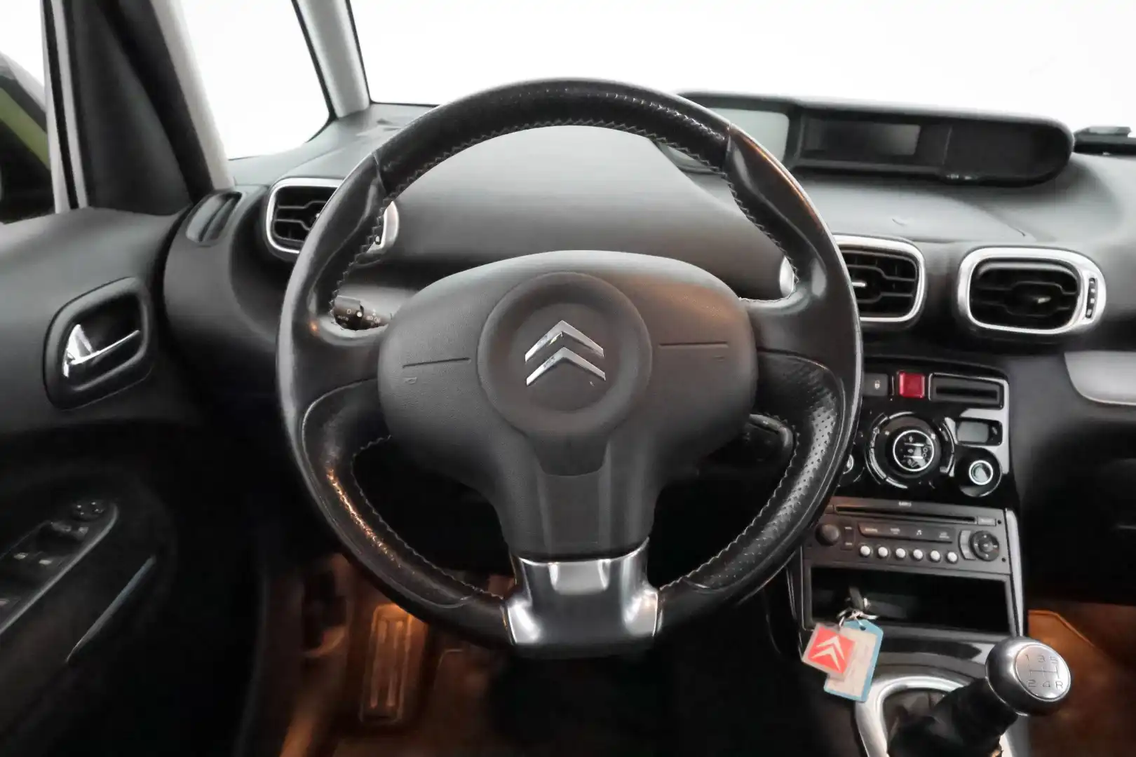 car-image