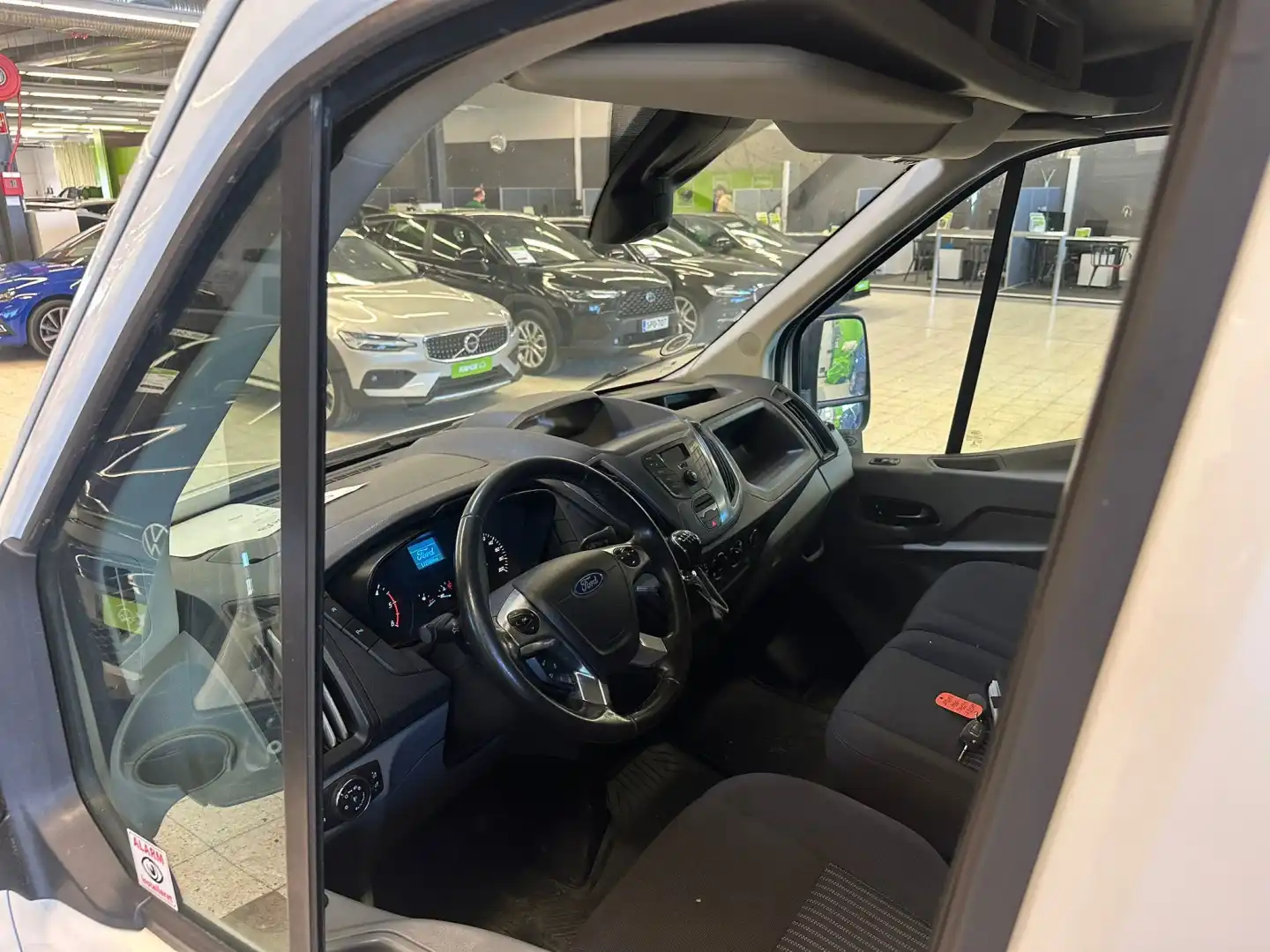 car-image