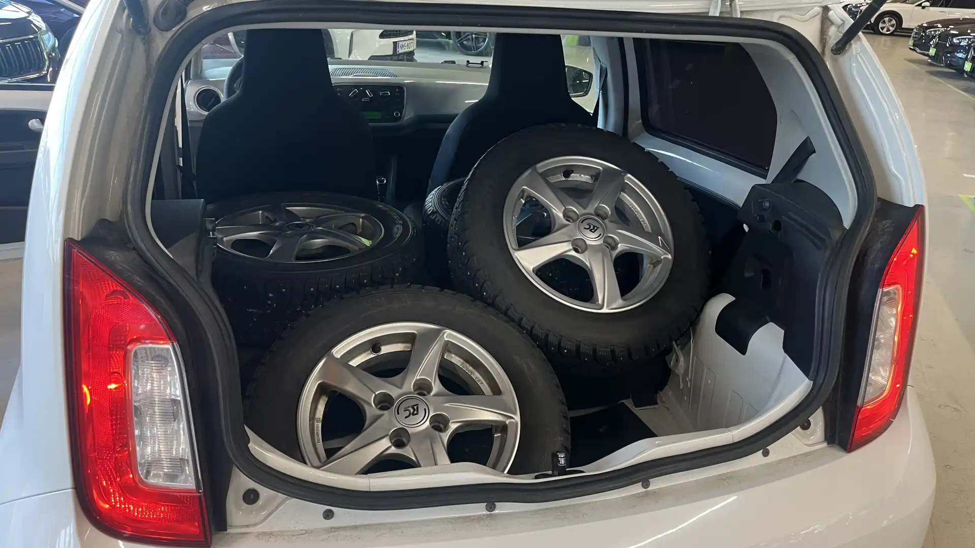 car-image