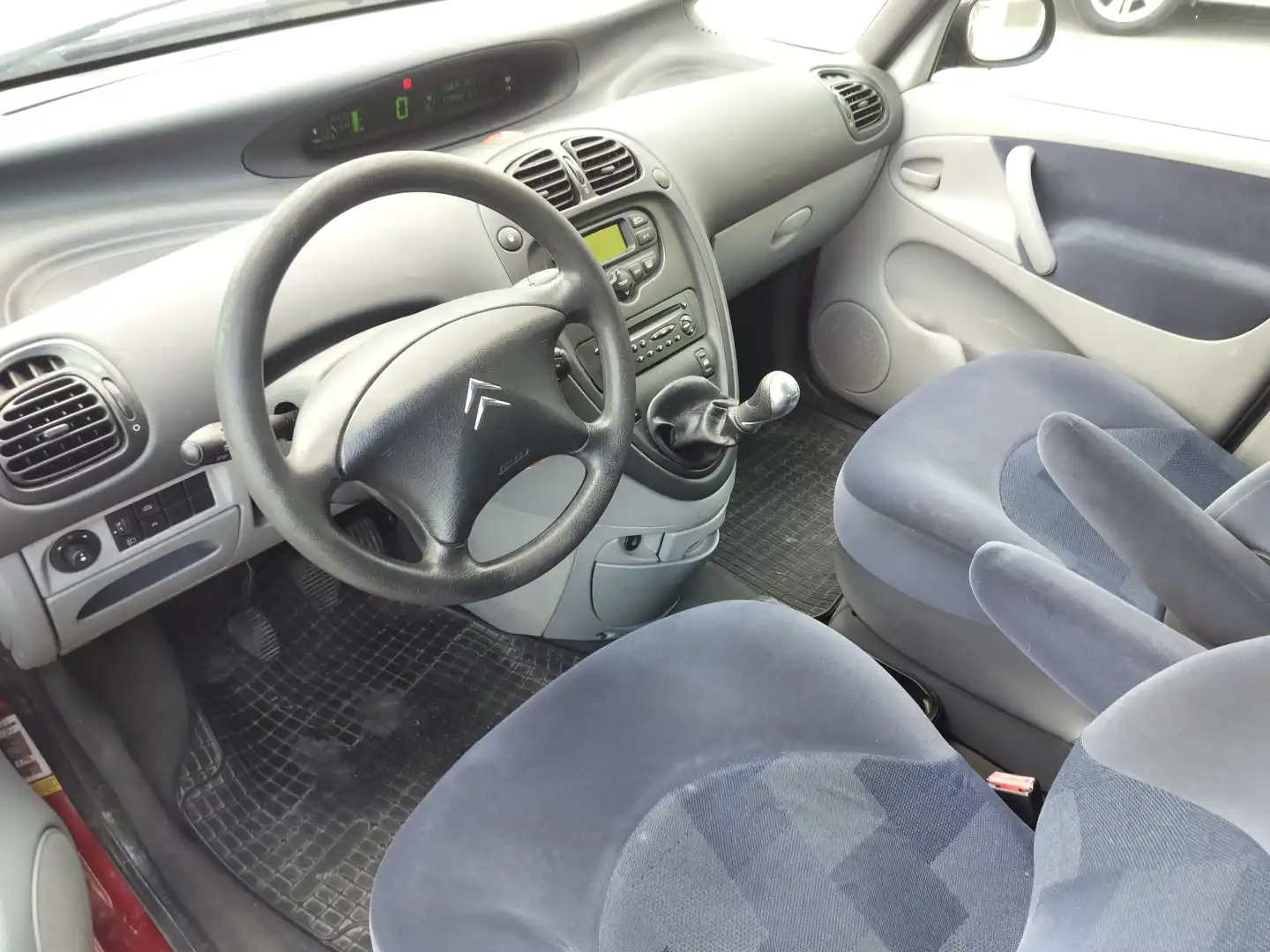 car-image