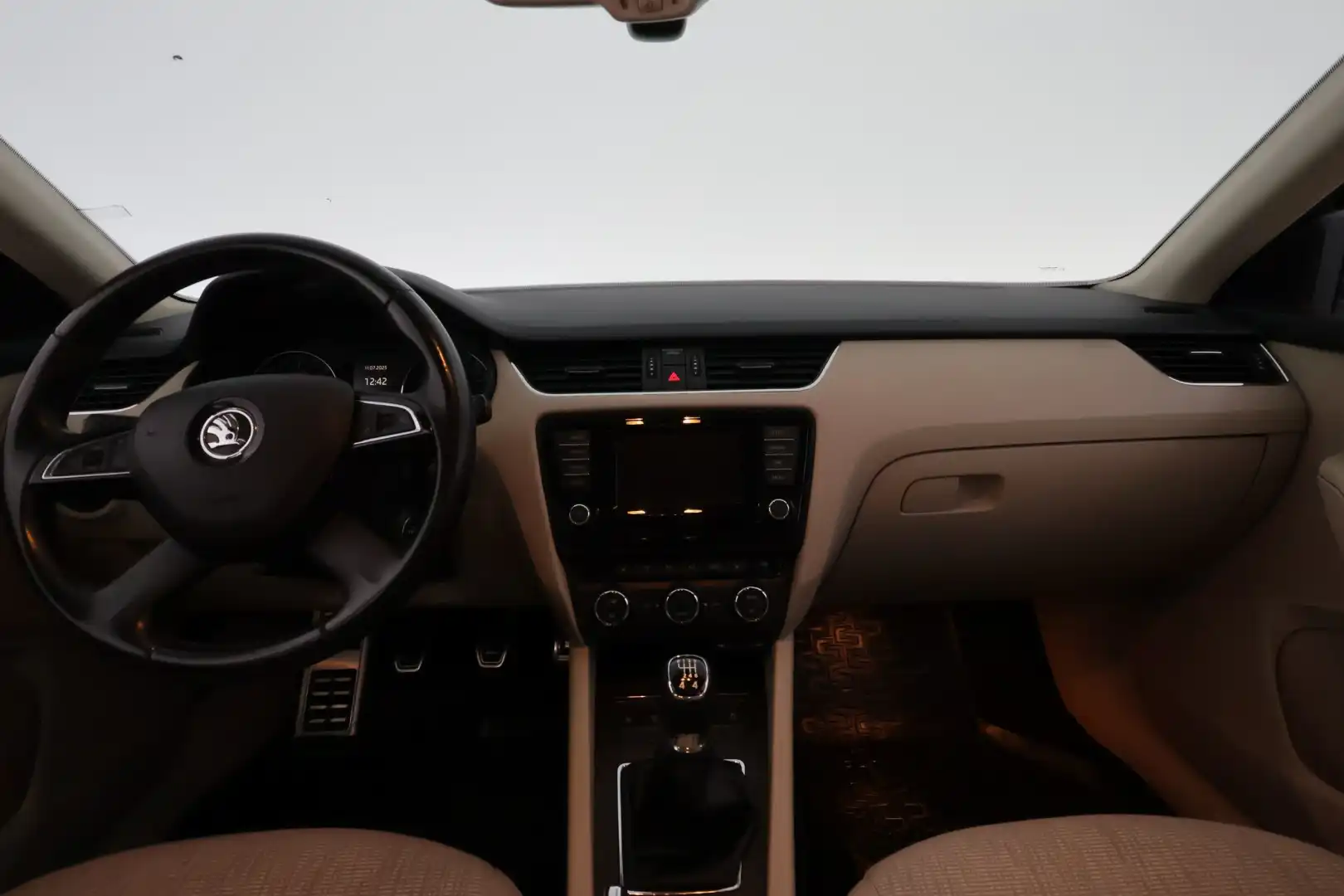 car-image