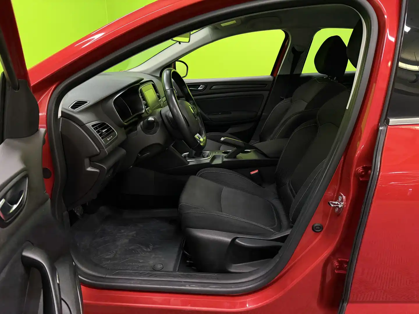 car-image