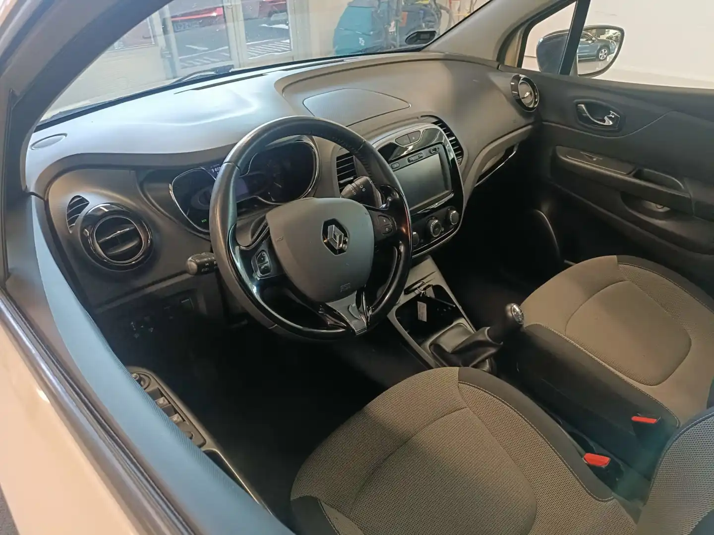 car-image
