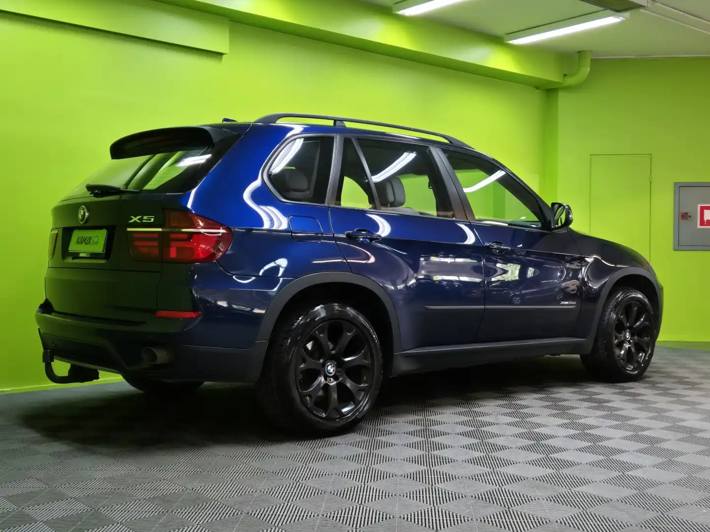 car-image