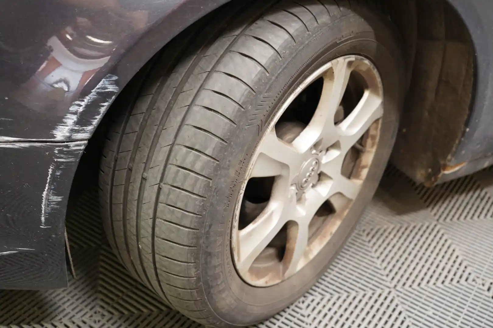 car-image