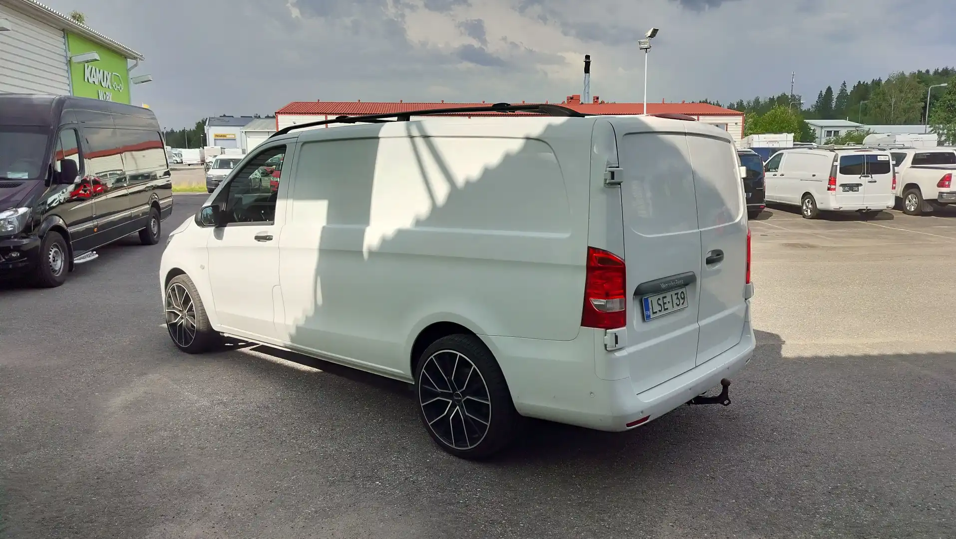 car-image