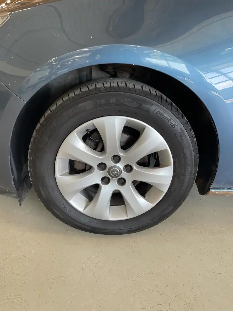 car-image