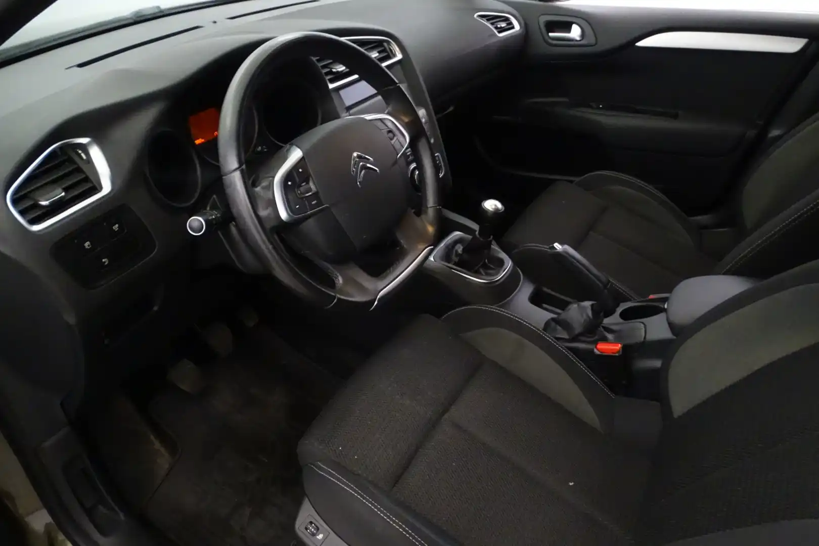 car-image