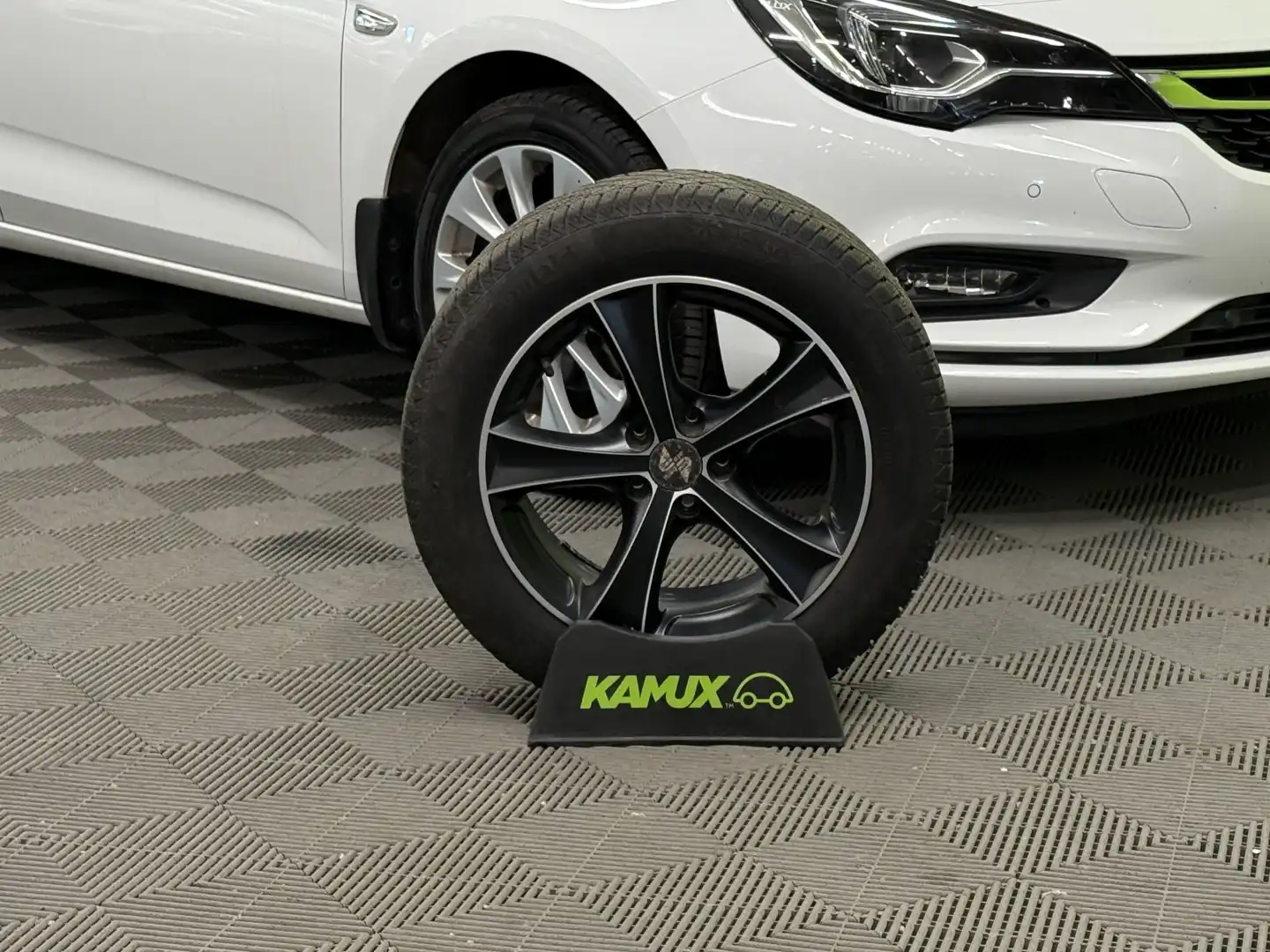 car-image