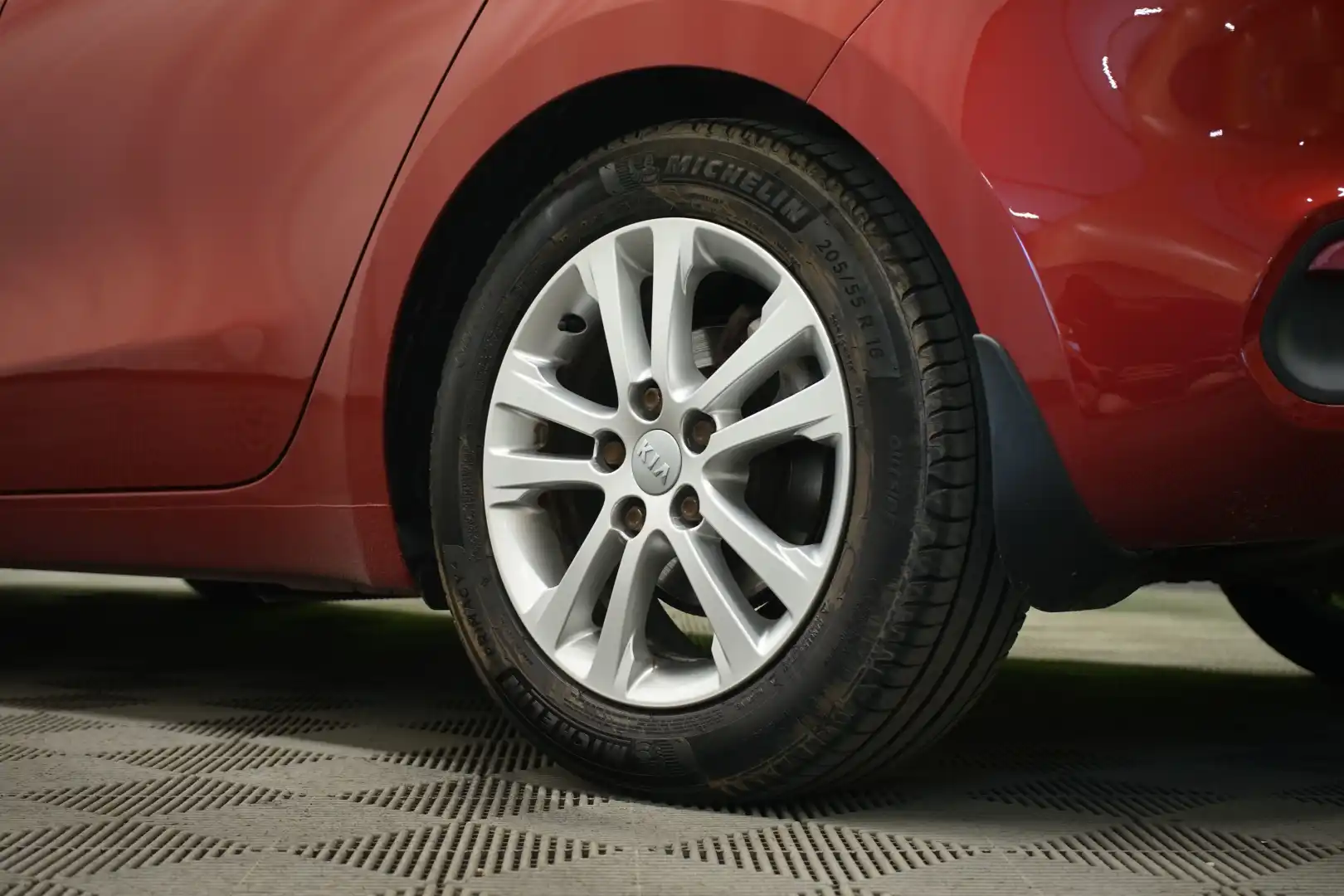 car-image