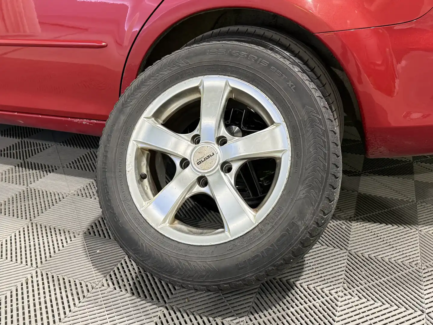 car-image
