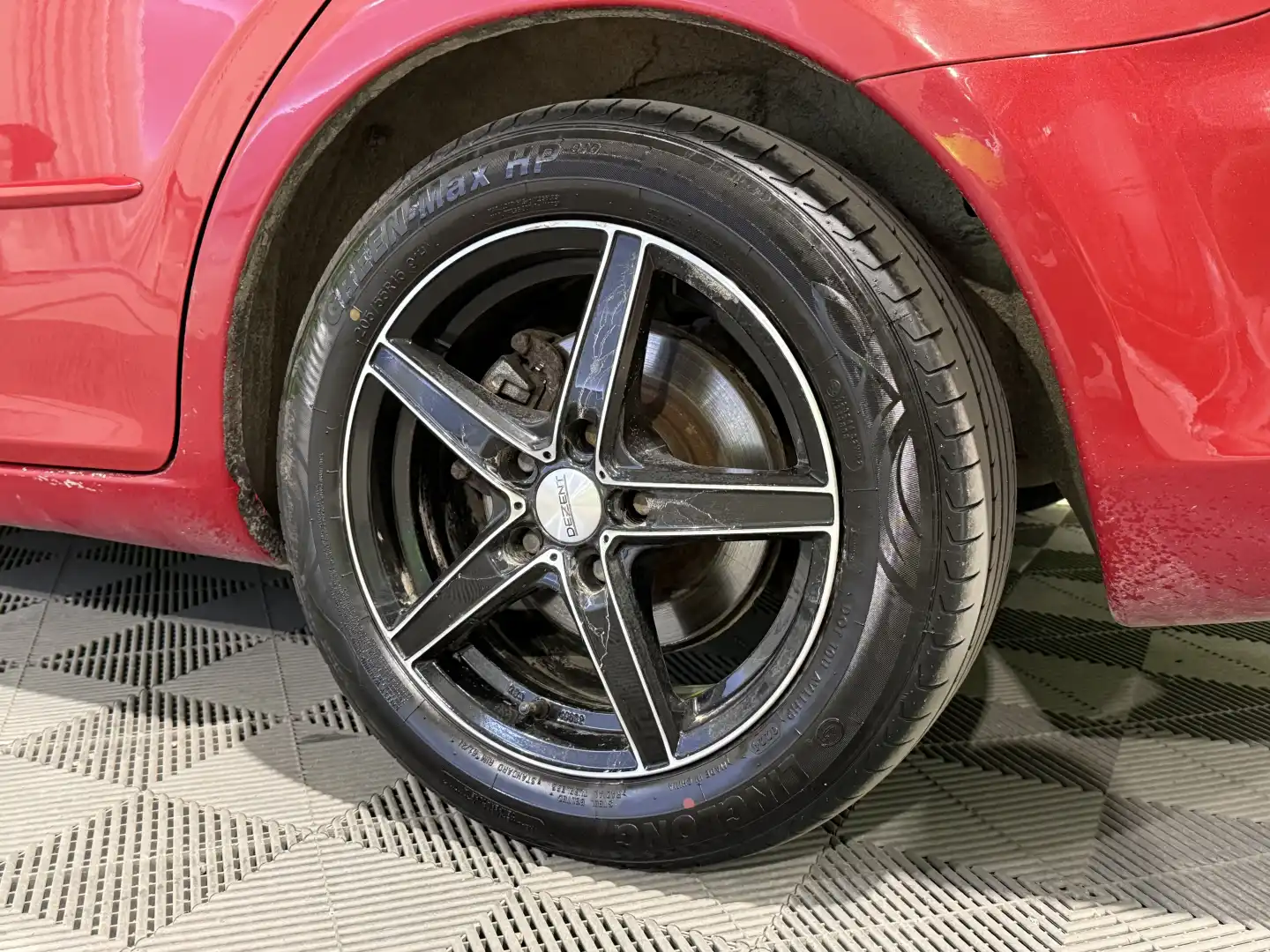 car-image