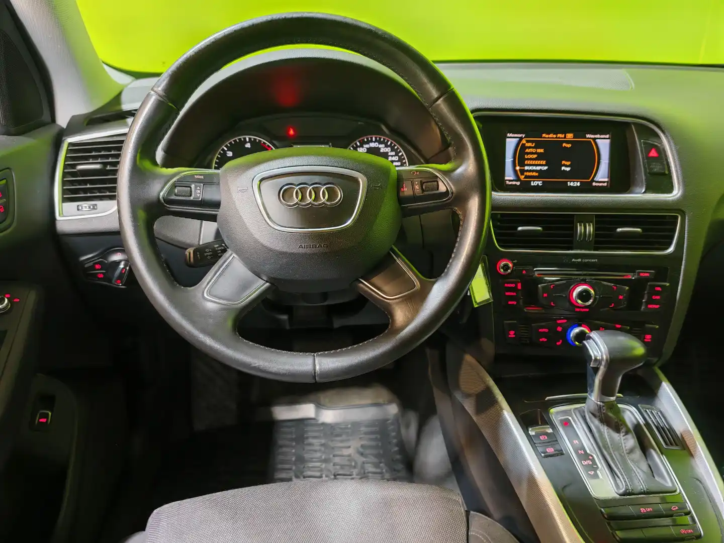 car-image