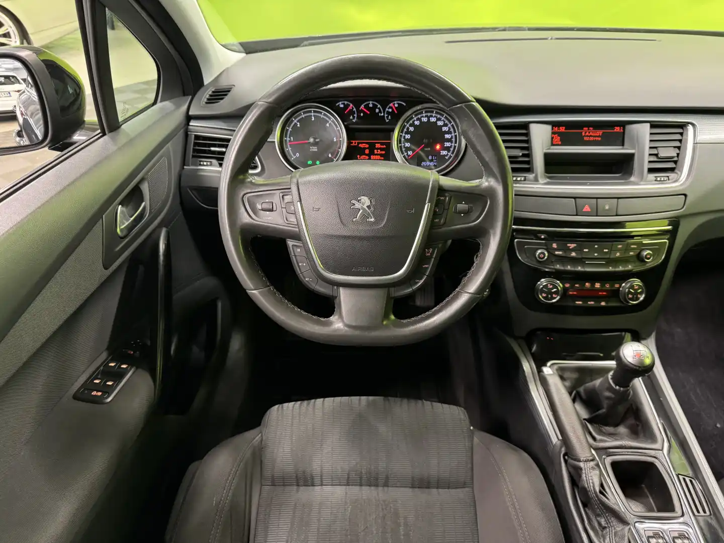 car-image