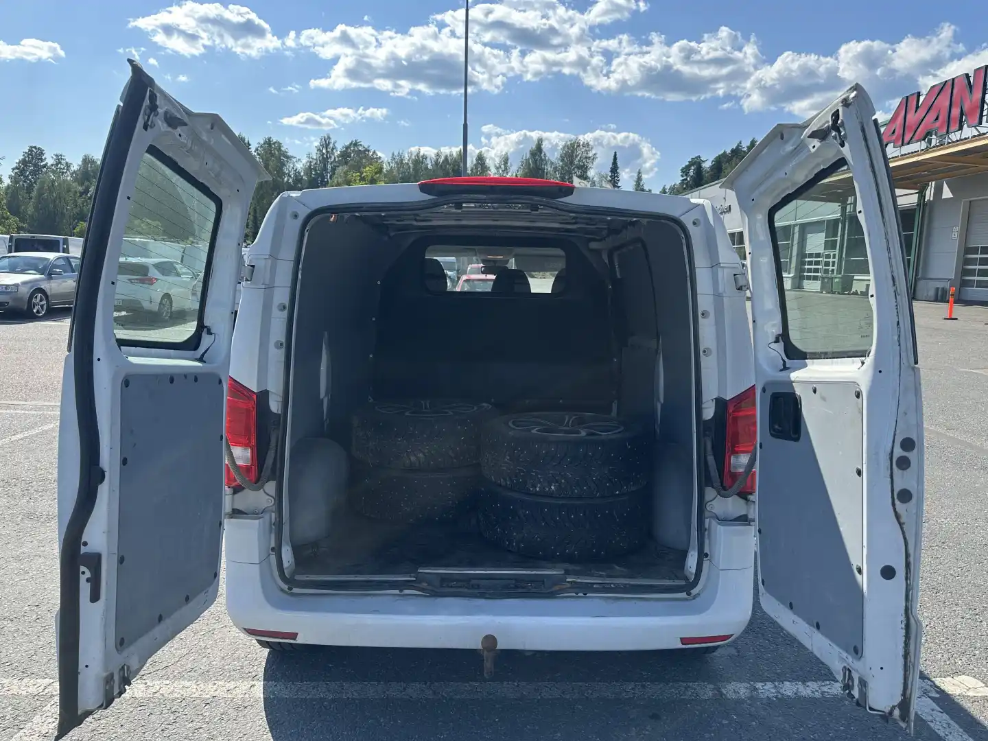 car-image