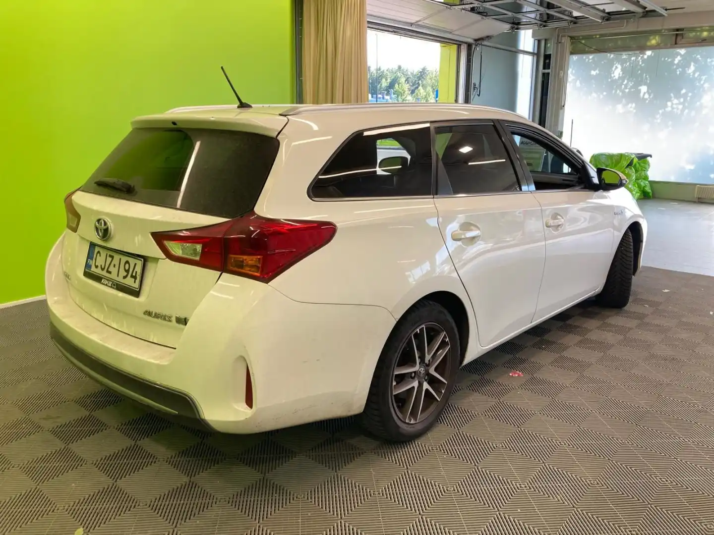 car-image