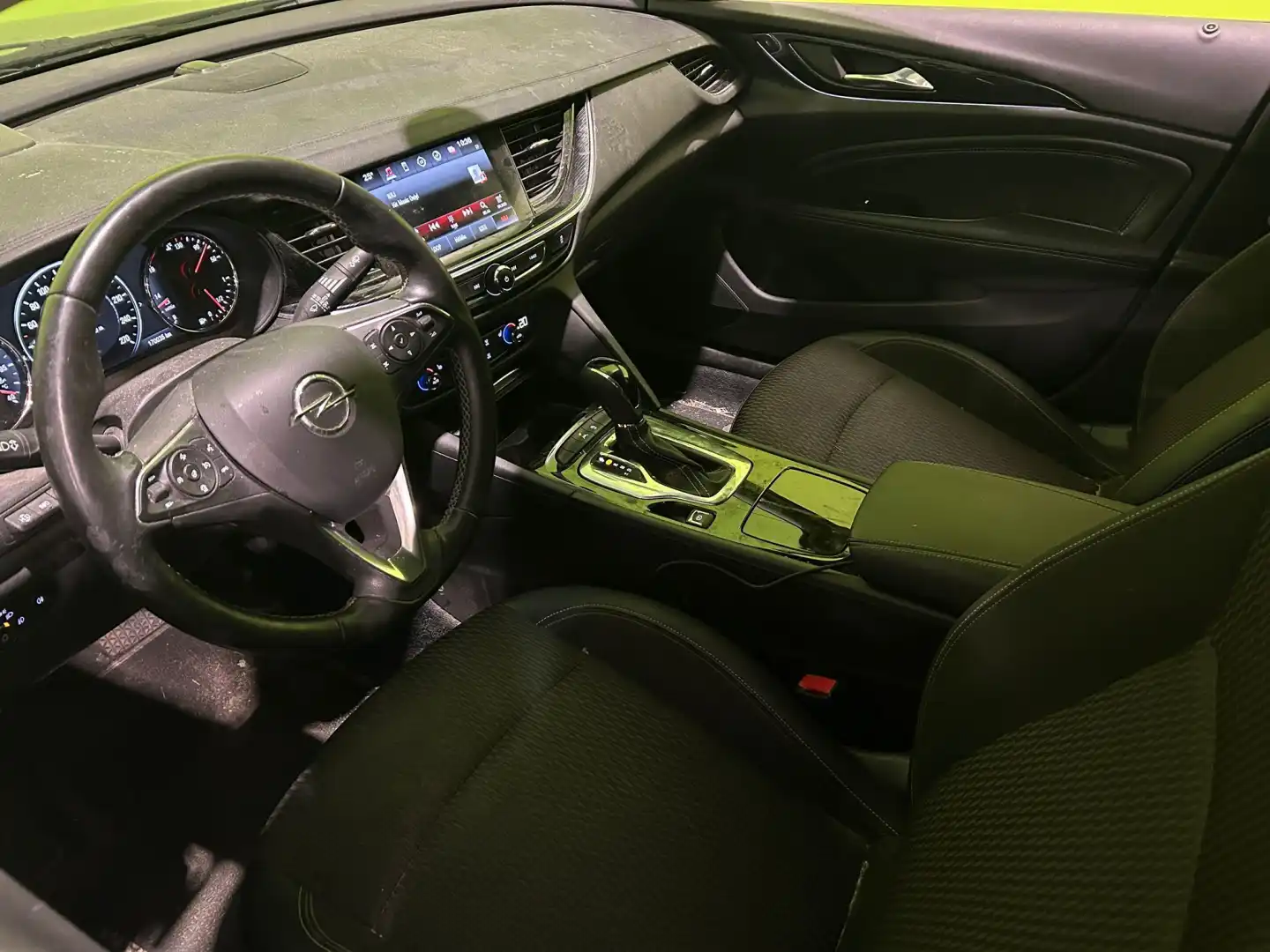 car-image